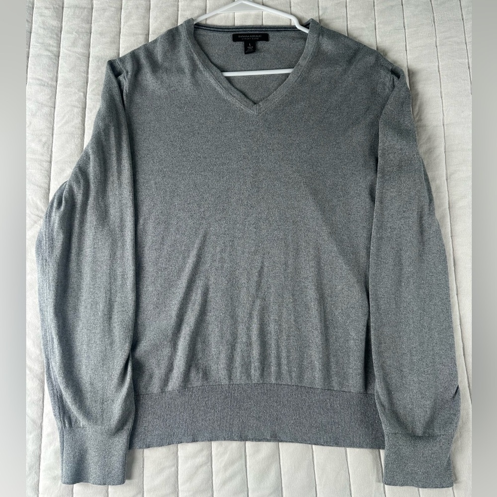 Banana Republic L Luxury Silk Cashmere Blend Gray V Neck EUC Men’s Sweater